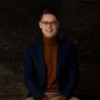 Išmano savo darbą, puikiai jaučia NT rinką, pasirūpina, kad klientas gautų didžiausią naudą.